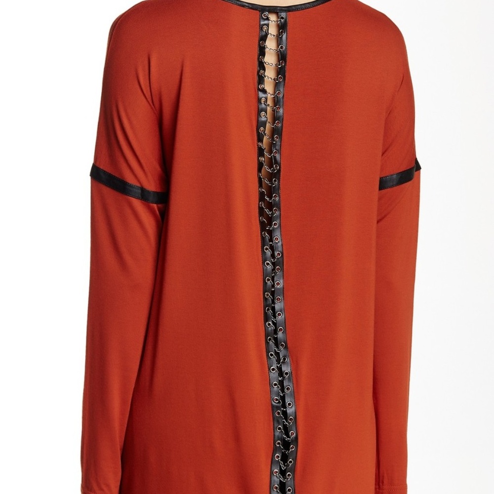 LoveRiche Split Back Chain Top - Picture 2 of 6